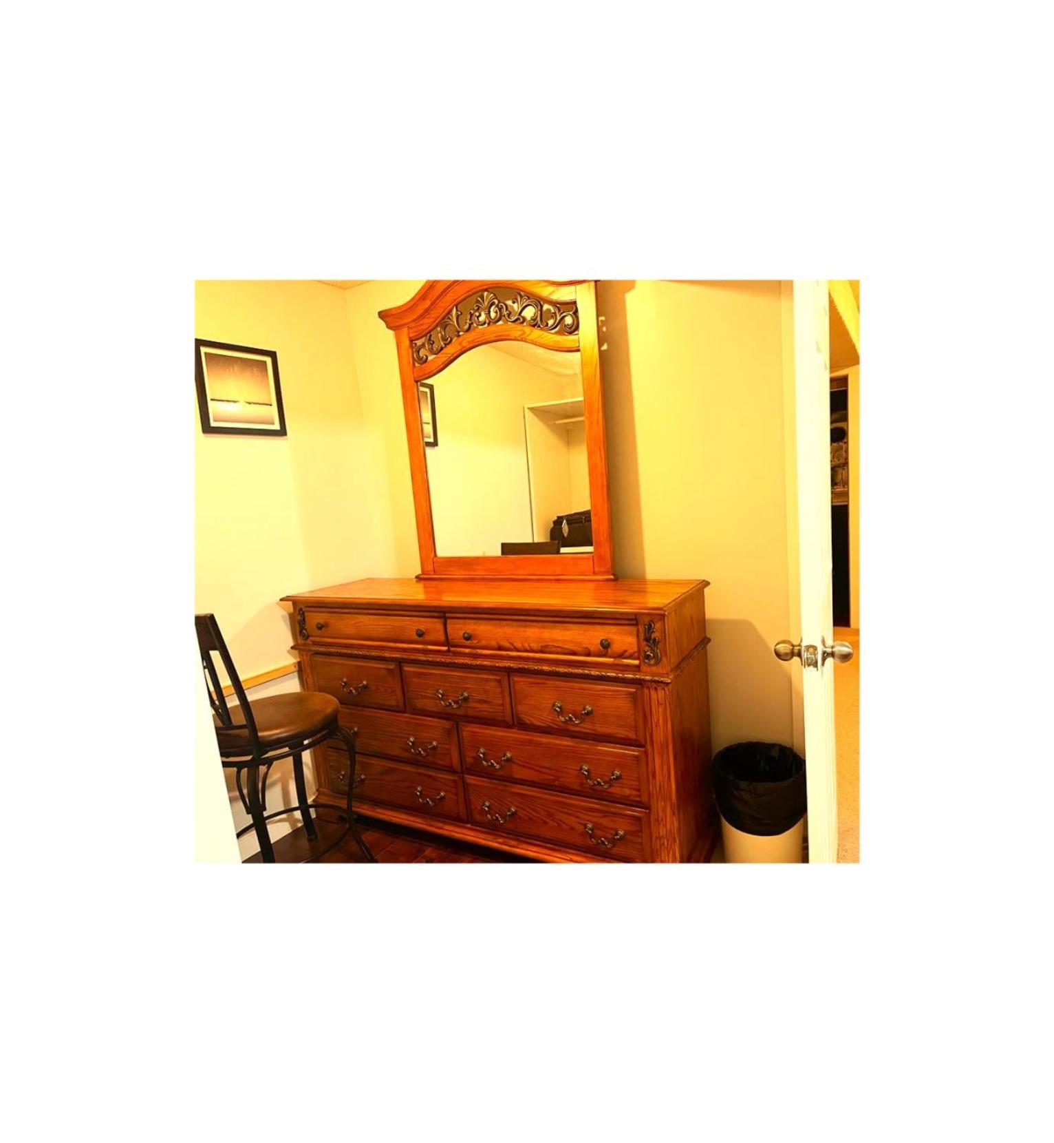 Lovely Comfy Home Private Bath In Central YYC Kültér fotó
